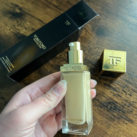 Tom Ford Architecture Radiance Hydrating Foundation 1.5C Vanilla 1 fl/30ml *NEW* - Picture 1 of 5